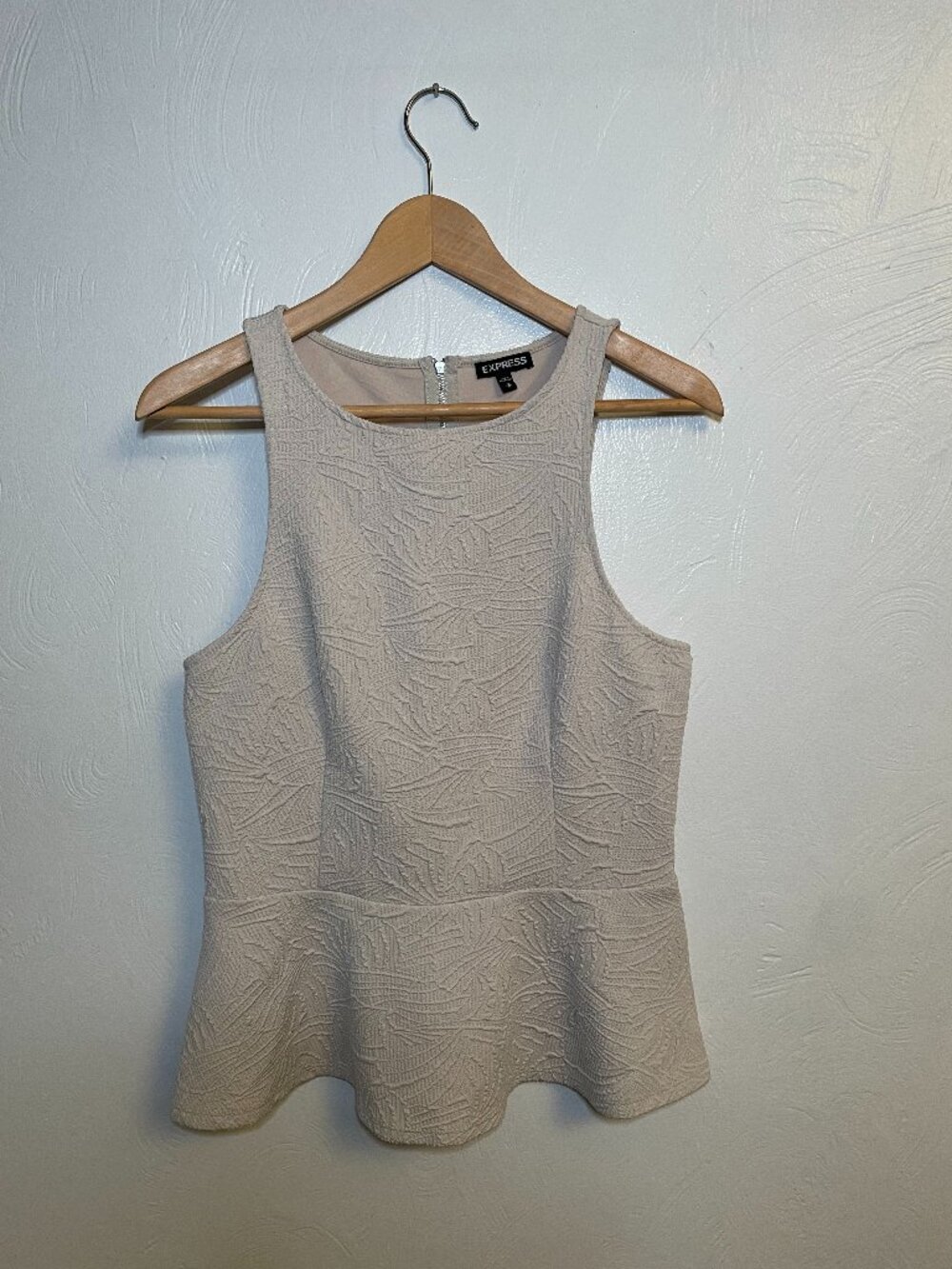 EXPRESS - Peplum embossed top